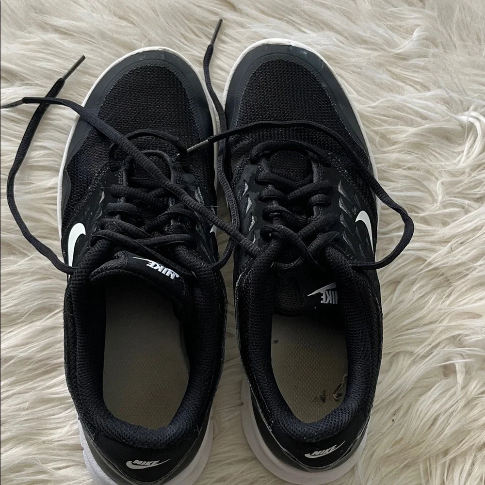 Nike Women’s Black and White Sneakers